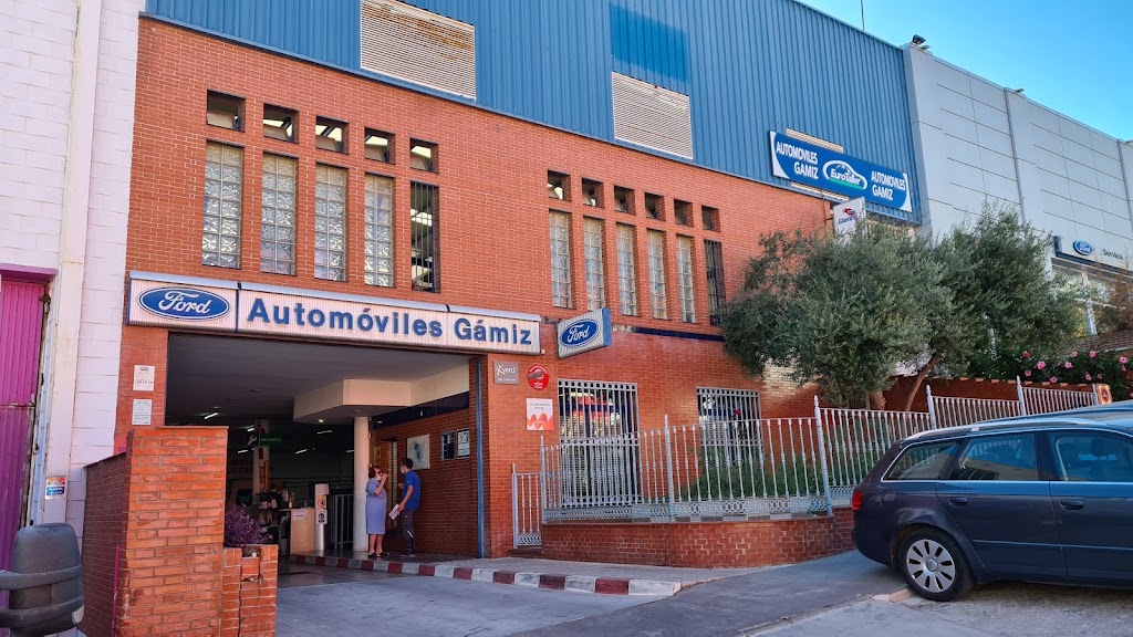 Automoviles Gamiz — Exterior