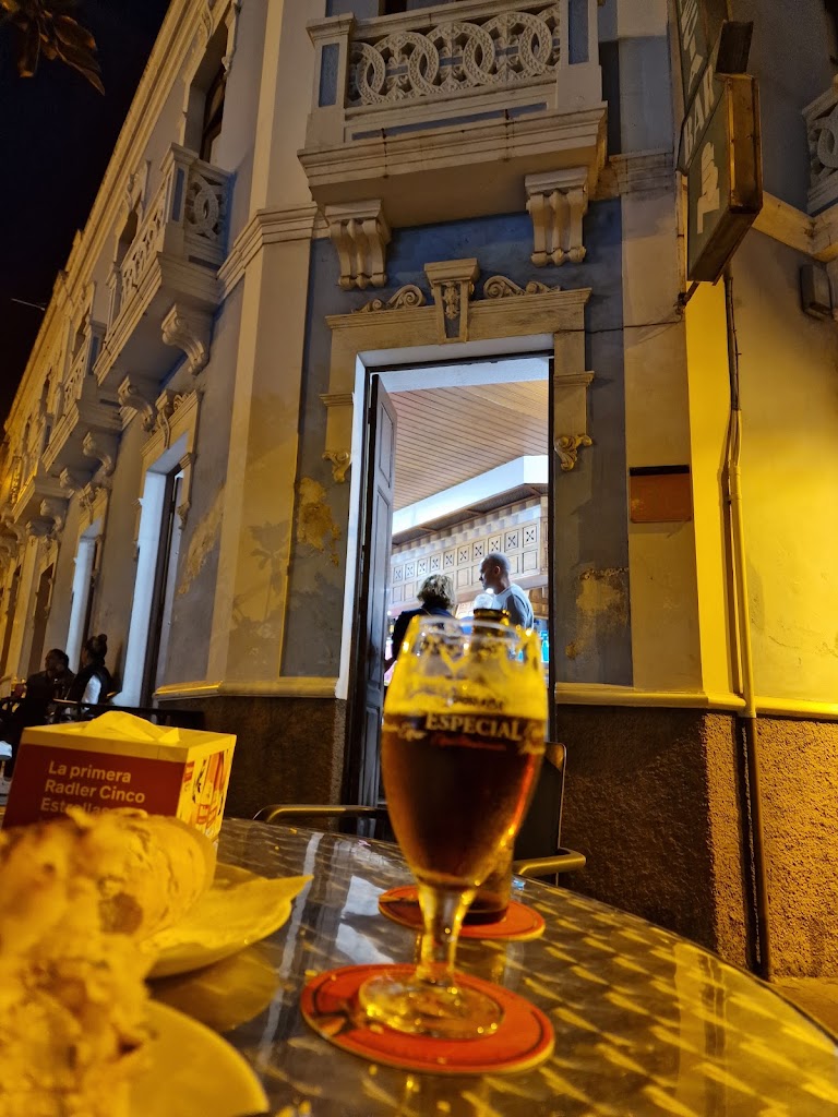Cafe Bar Venecia — Comida y bebida