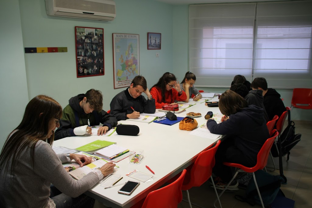 Ann's English School