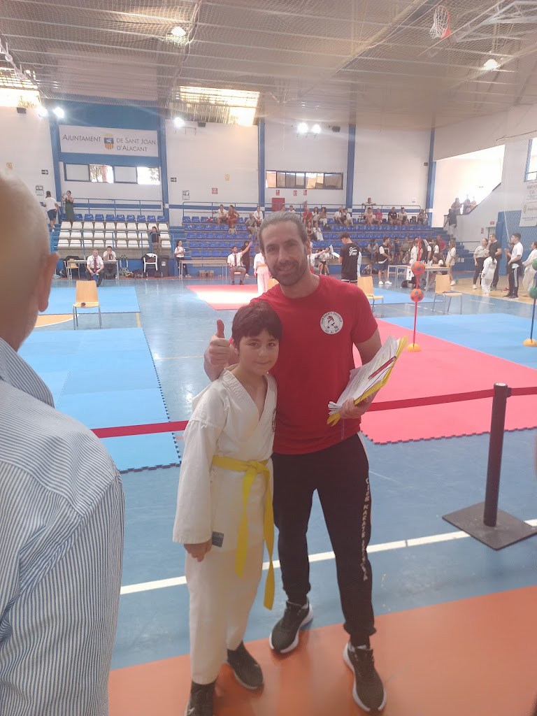CLUB KARATE ORIHUELA — Arte marcial