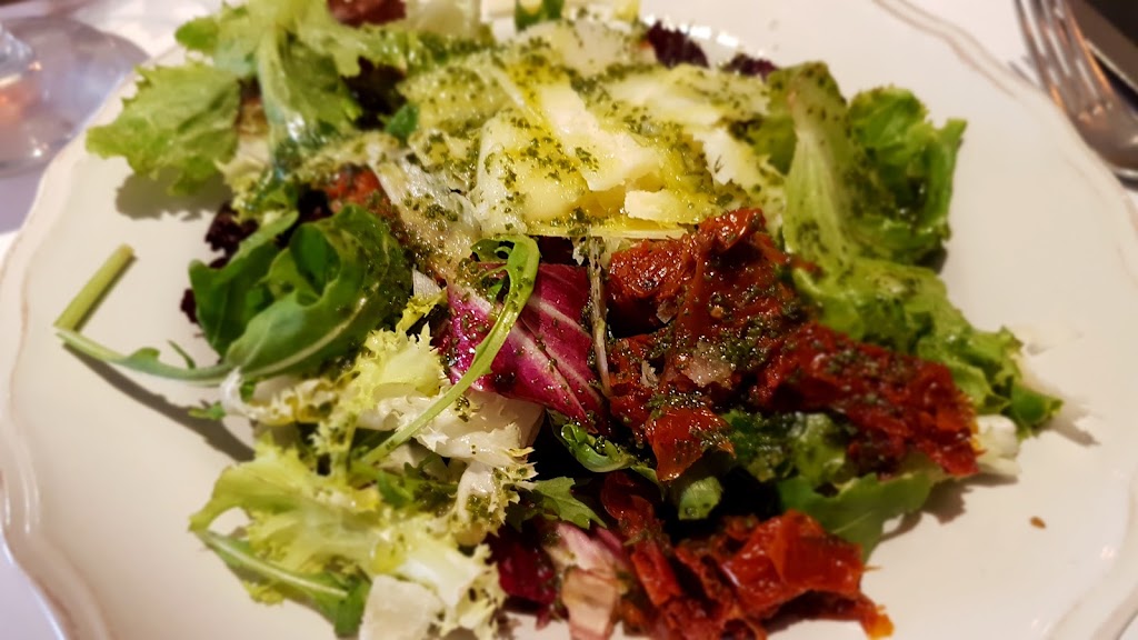 Petit Bistro — Comida y bebida