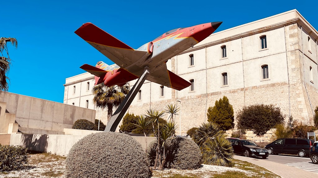 Monumento - Patrulla Aguila