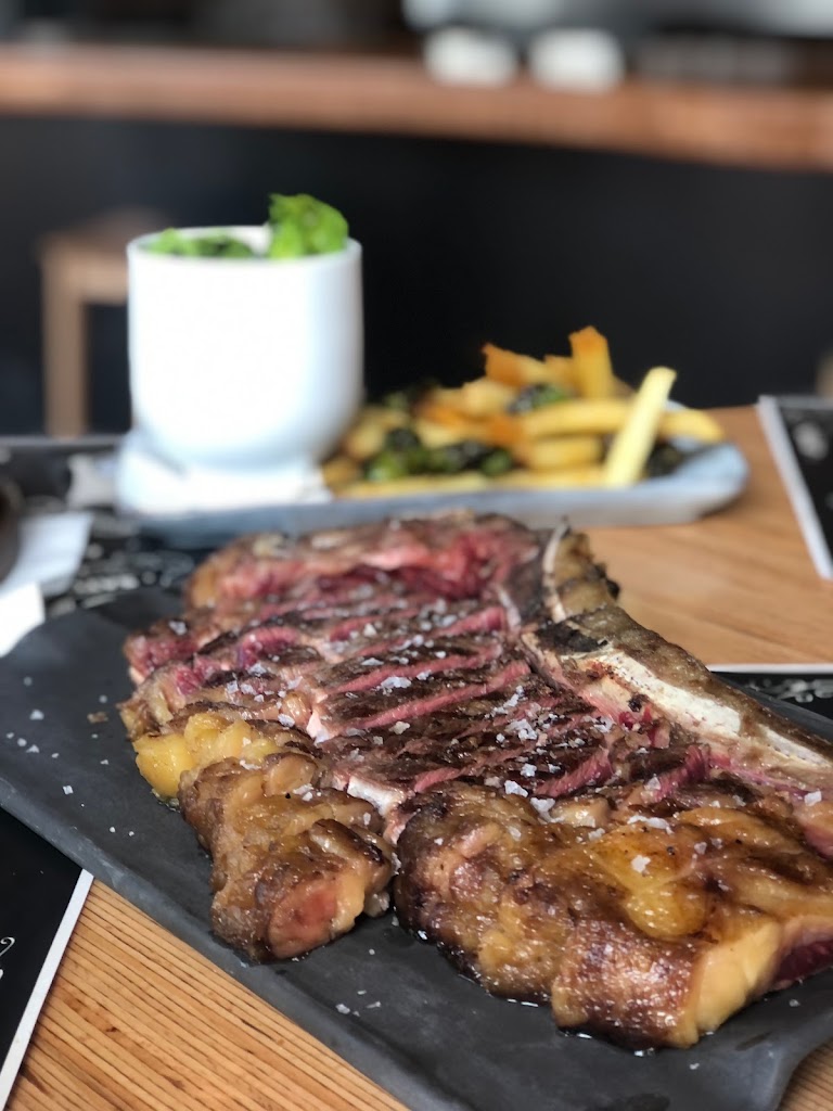 Sedona Bar and Grill Puerto — Comida y bebida