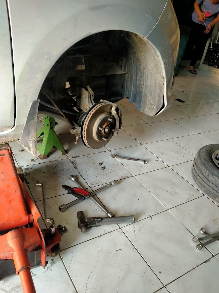 Bengkel Spesiaslis Kaki Kaki Adi