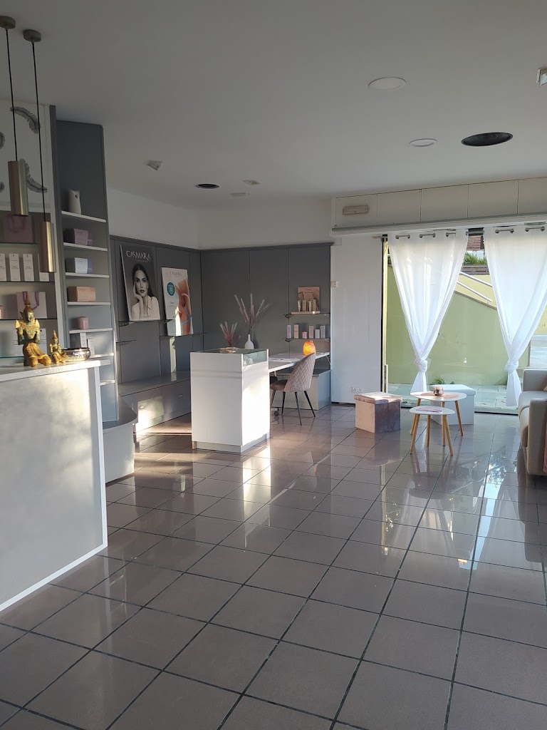 Infinity Moments — Interior