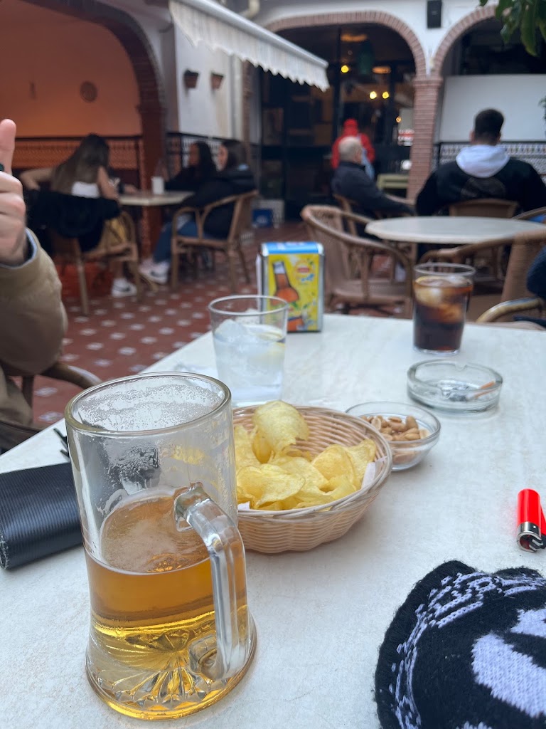 Bar La Reja — Comida y bebida