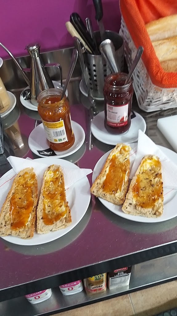 Miranda Cafe — Comida y bebida
