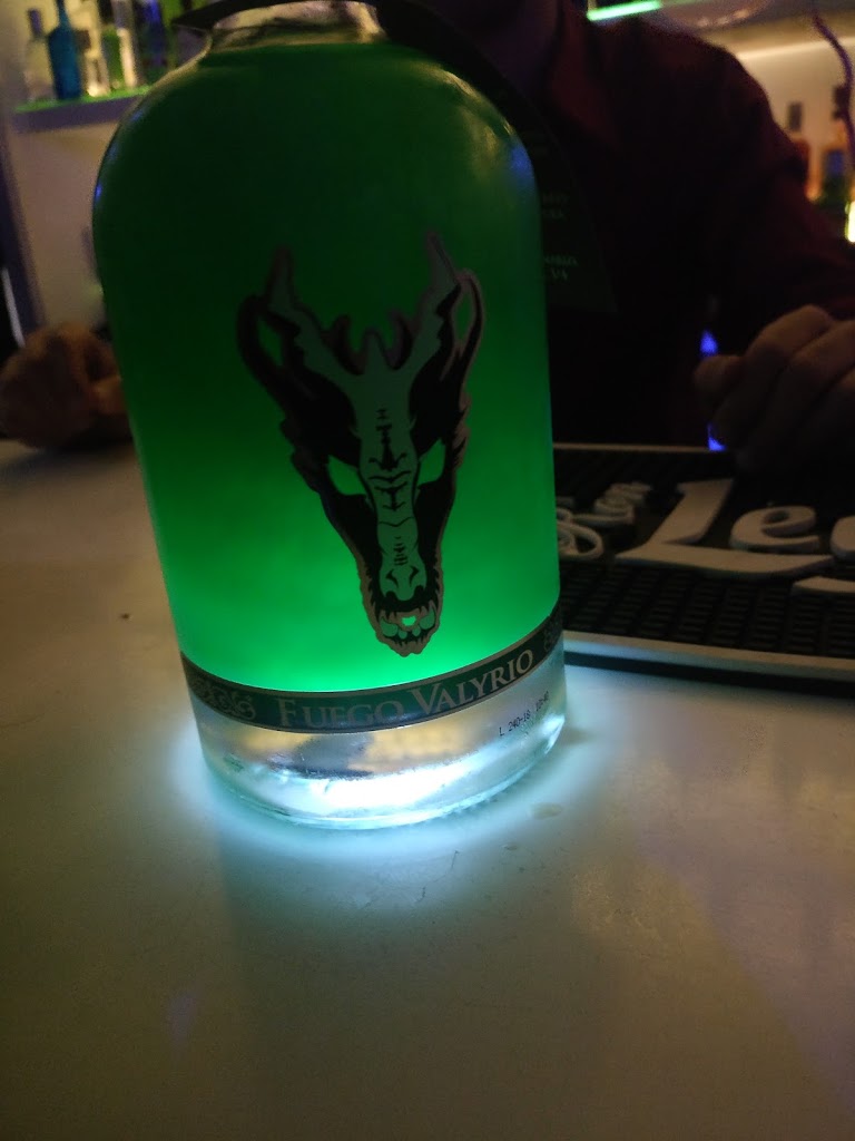 Bar Queen — Comida y bebida