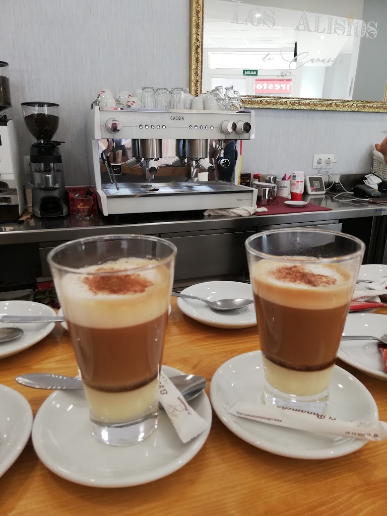 Cafeteria Los alisios — Comida y bebida