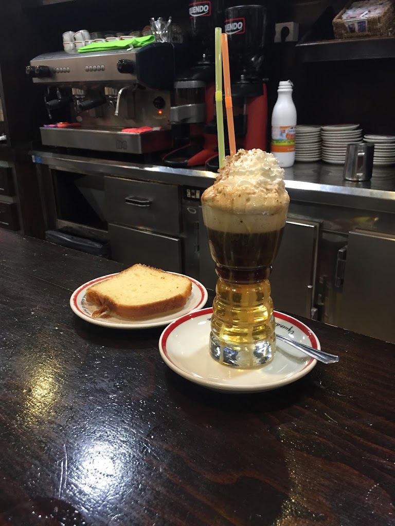 Cafes y Copas Imperial — Cafe