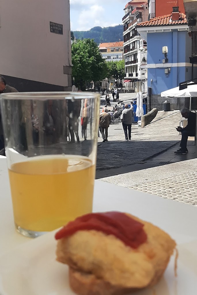 Bar Beti Ondo — Comida y bebida