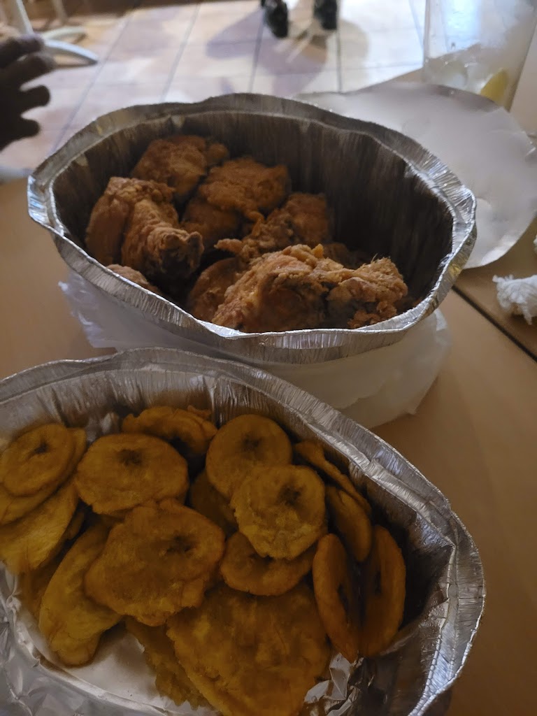 Cafe-Bar Latin Pari — Comida y bebida