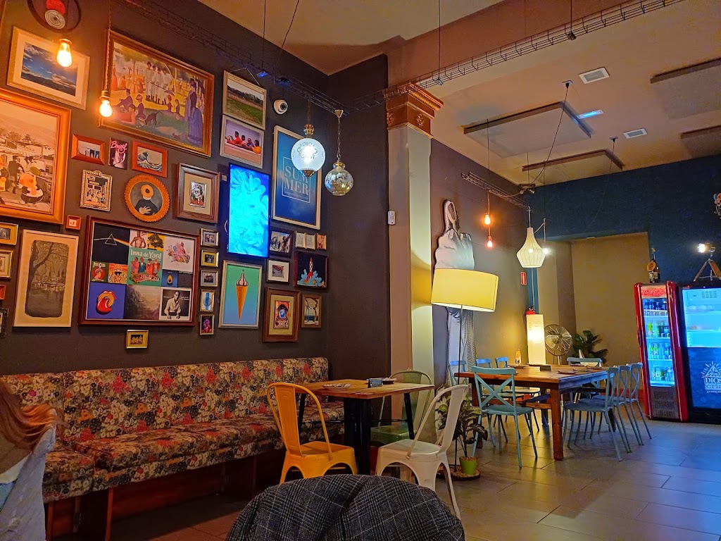 Restaurante Dios los cria... y el viento los amontona — Ambiente