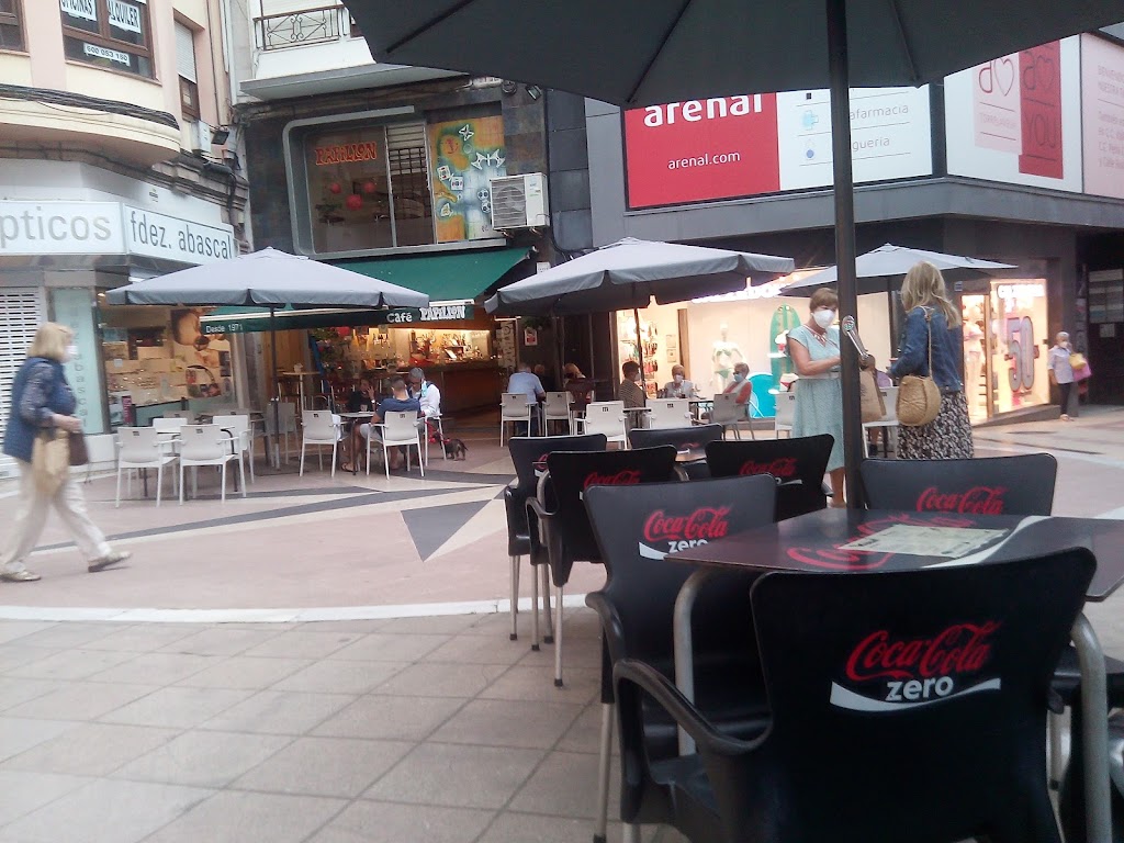 Cafe Bar Papillon — Ambiente