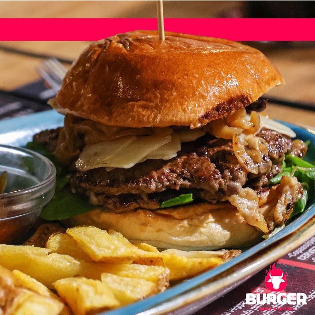 Burger Rock Station — Comida y bebida