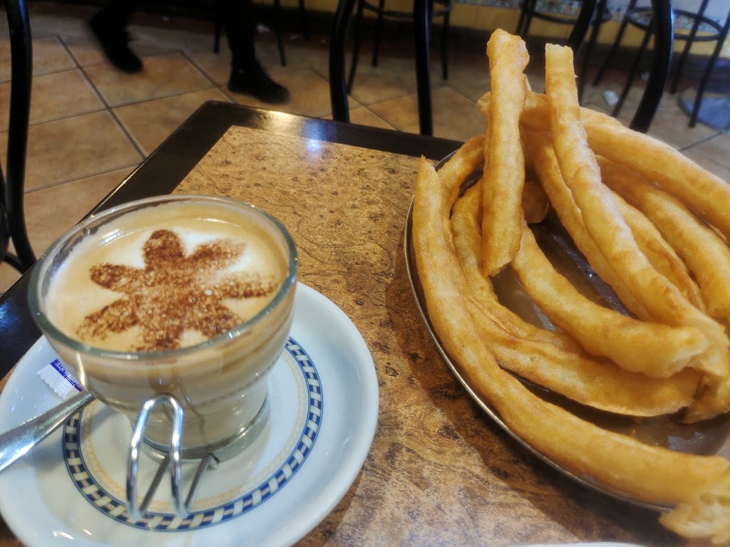 Churreria Cafeteria Paco — Churro