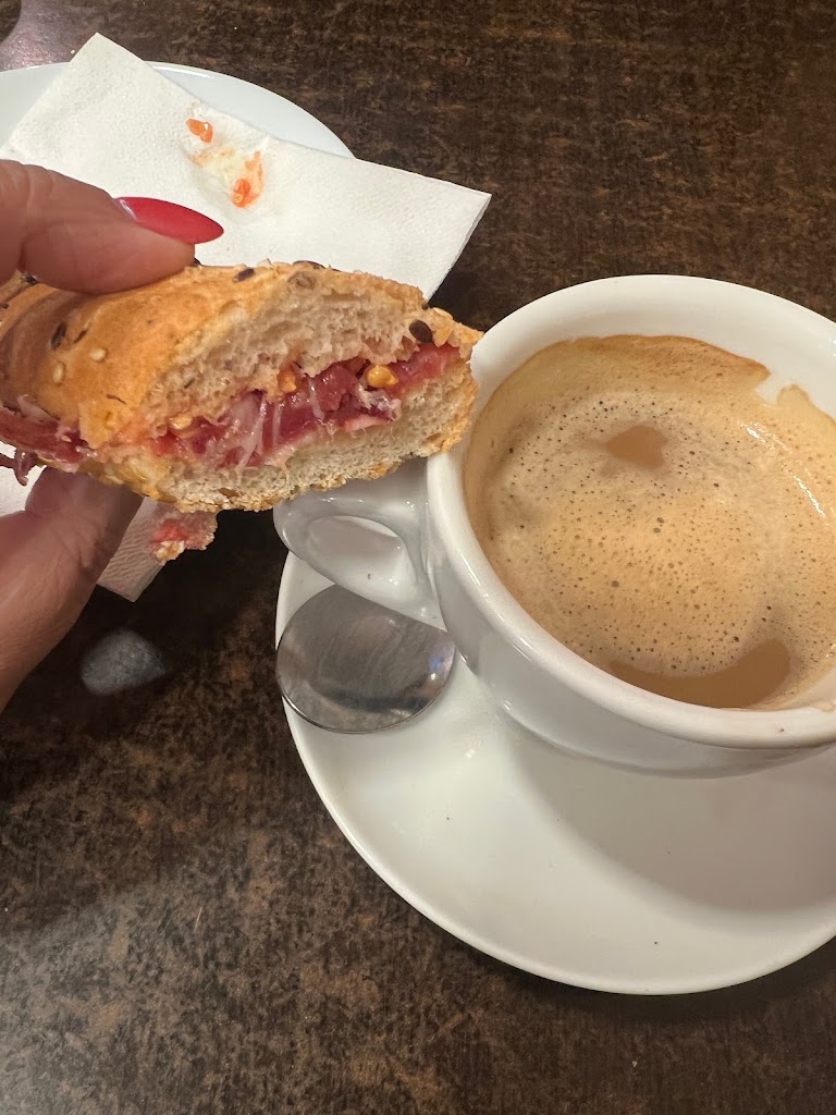 Bar Carrilet — Comida y bebida