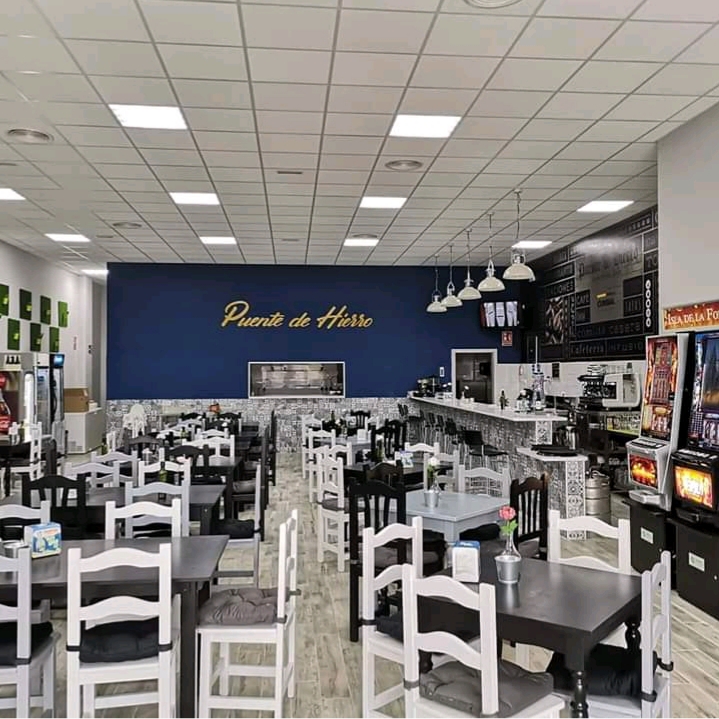 Cafeteria - Bar Puente de Hierro ( NO SOMOS EL CLUB NAUTICO) — Ambiente