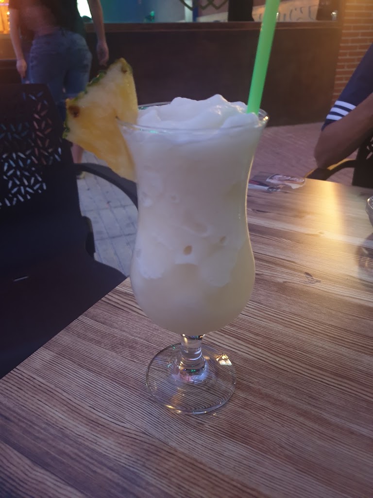 Golden Shisha — Comida y bebida