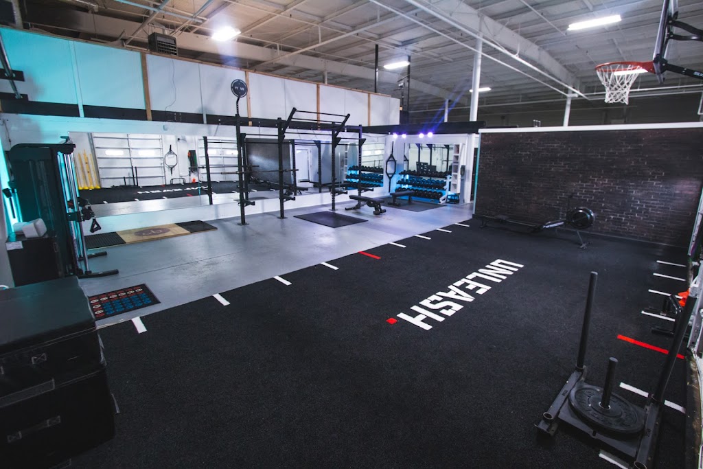  Wonderfly Athletics - Arbutus