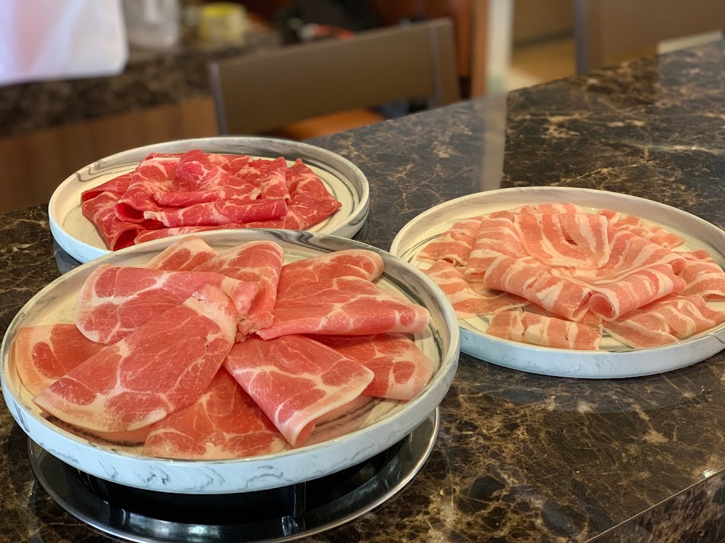 一畝石鍋 鹿港總店石頭火鍋唰唰鍋麻辣鍋酸菜白肉鍋牛奶鍋 的照片