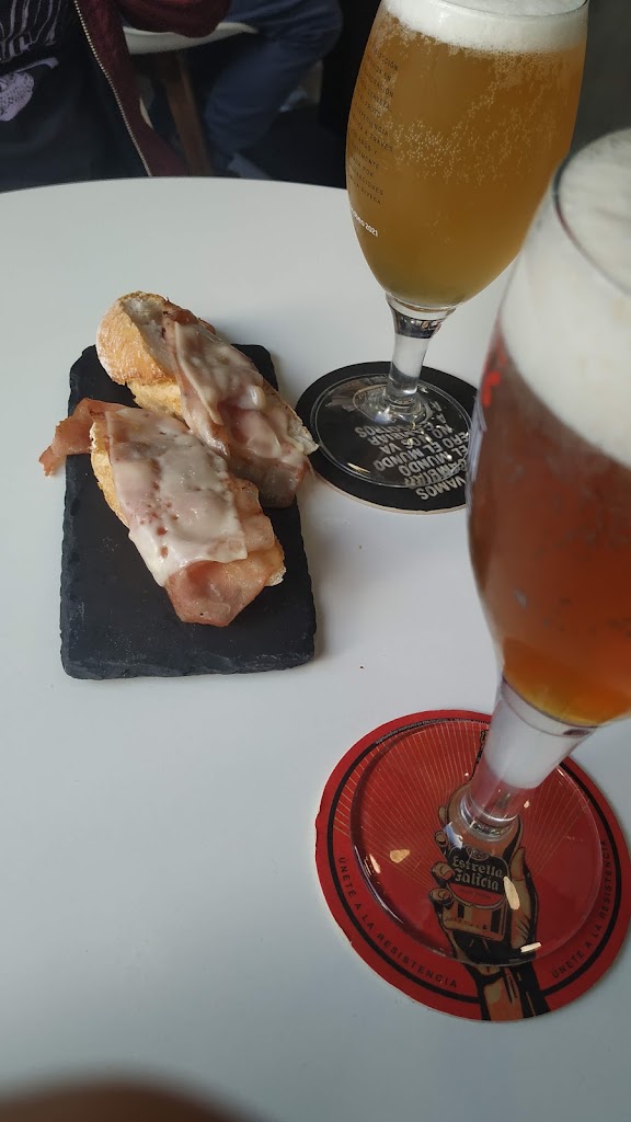 Bar Cafeteria Domino — Comida y bebida
