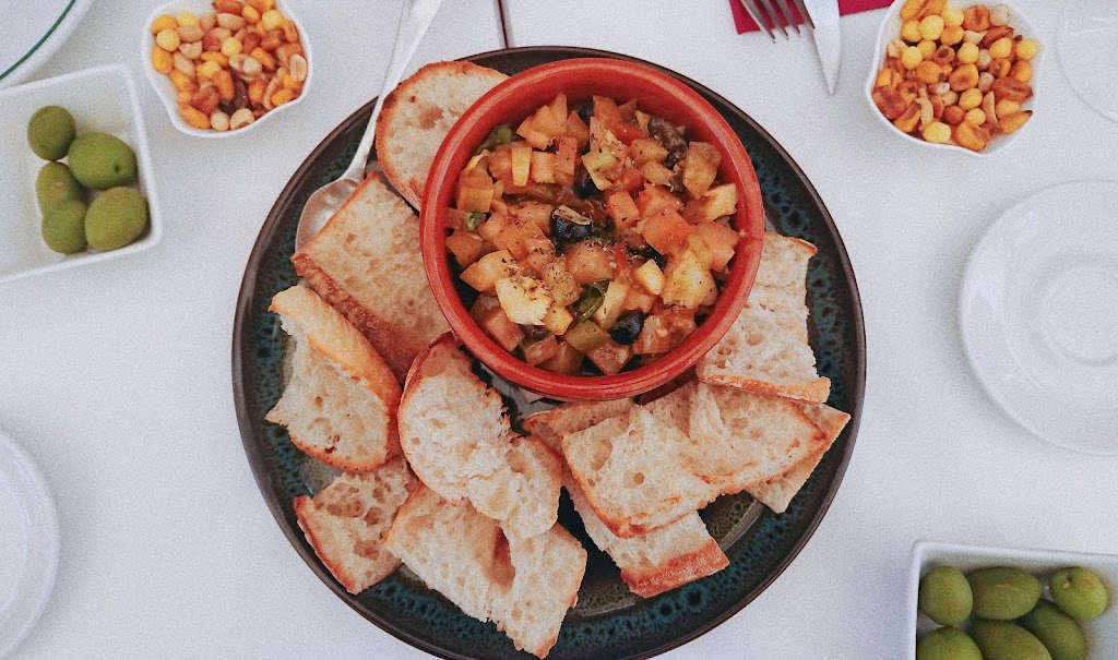 Oliver Bistro restaurante — Comida y bebida