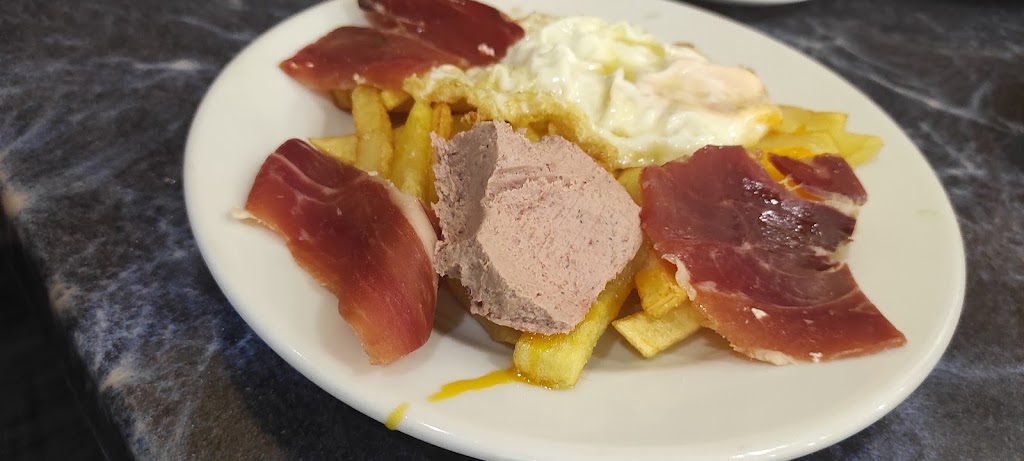 BAR CAFETERIA LOS HERMANOS — Comida y bebida