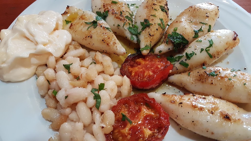 Bar Escondite — Comida y bebida