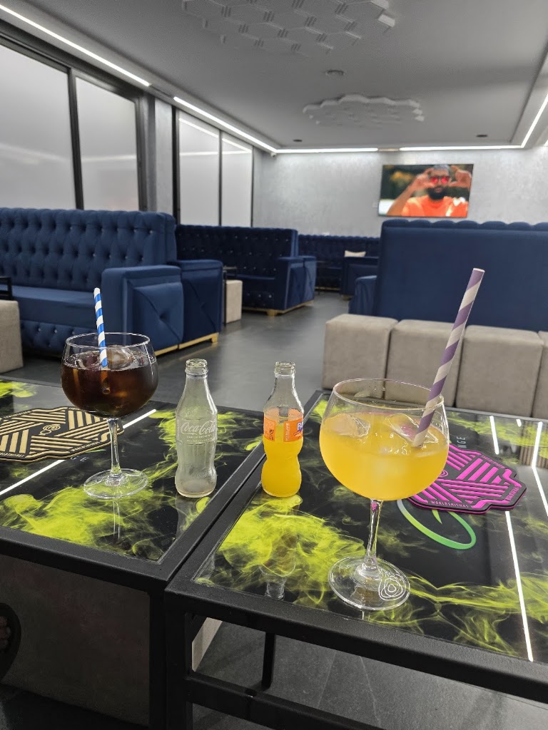 Green Shisha Lounge — Comida y bebida