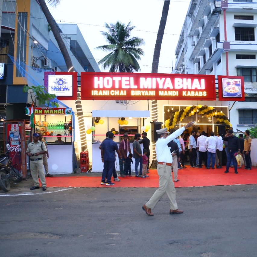 Hotel Miya Bhai Family Restaurant
