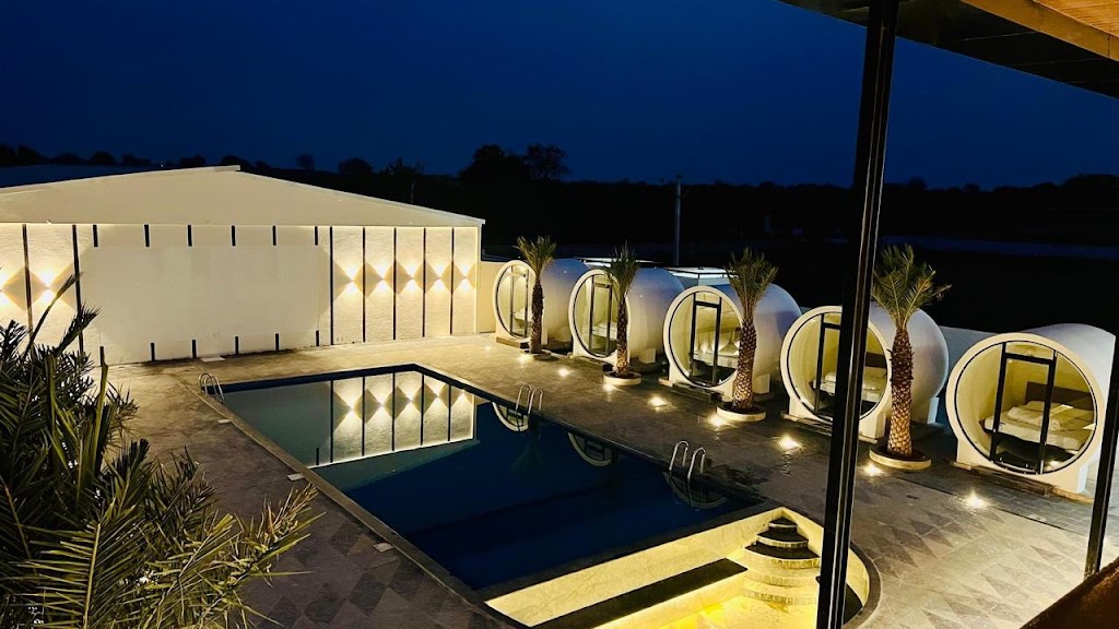The Pod Retreat Stay Banquets