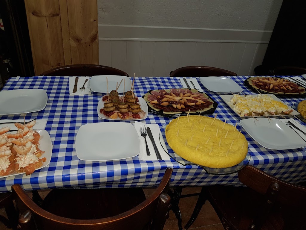 Adarburu Taberna — Comida y bebida