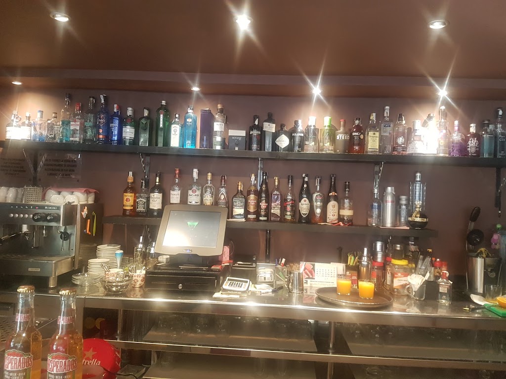 Tabu Bar Cafeteria Cocteleria gin tonic — Ambiente