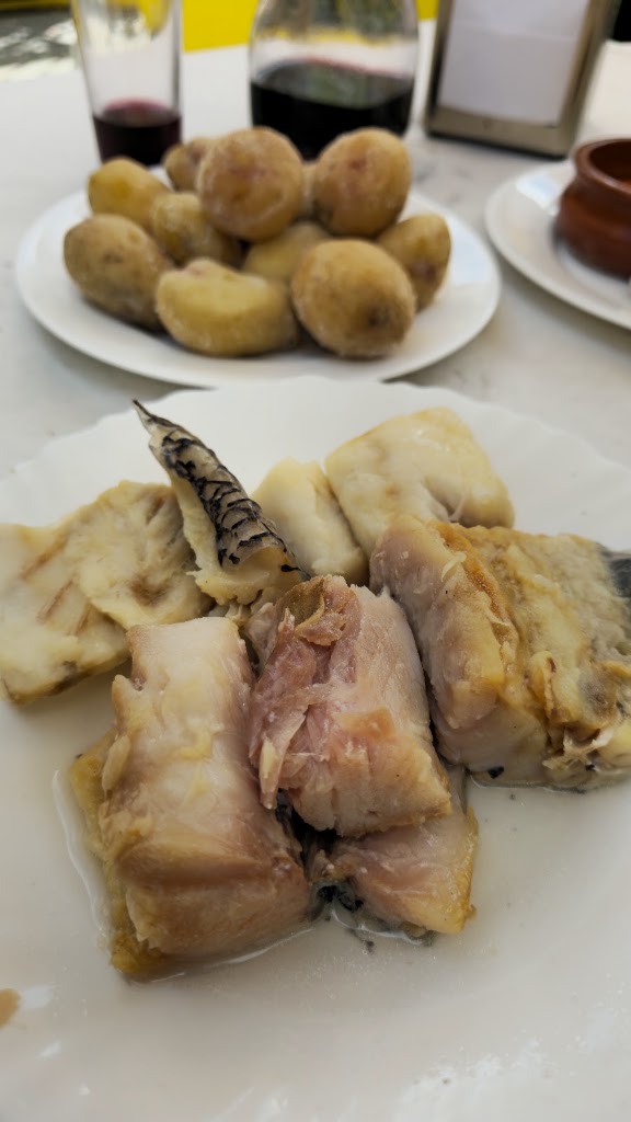 Guachinche M Chela — Comida y bebida
