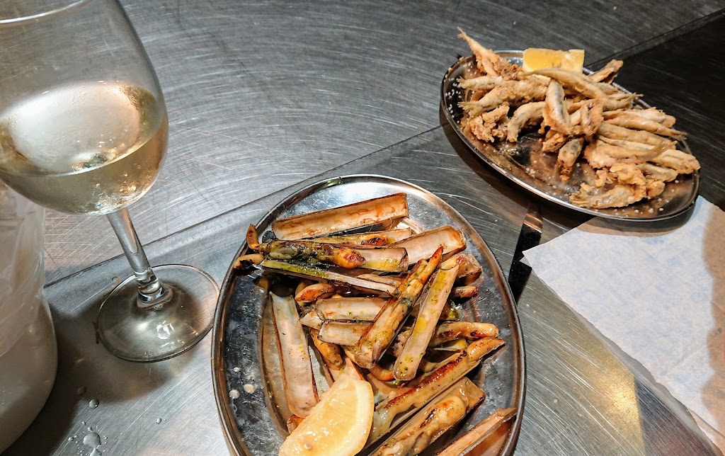 Pescaderias D'La Mar — Comida y bebida