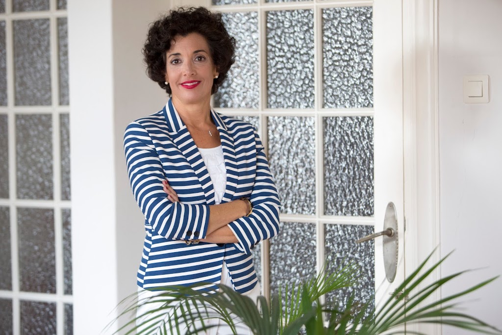 Isabele Aguirre - Experta en lenguas (espanol y aleman)