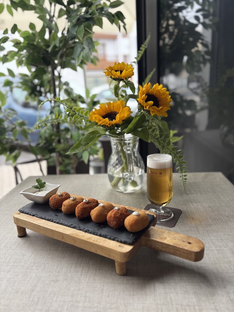 Prima Luna Pizzeria — Comida y bebida