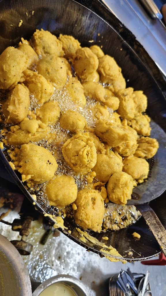 Ganesh Vadapav Center