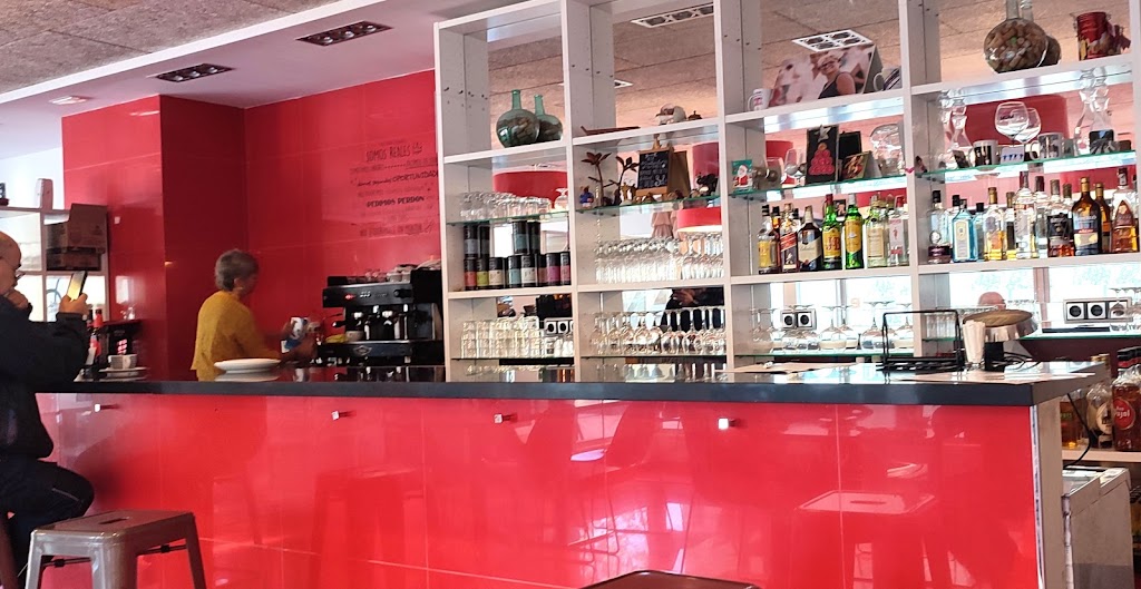 MoM cafe (Cafeteria, Restaurante, Menus)