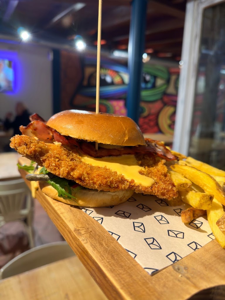 LA QUADRA Urban Food Court — Comida y bebida