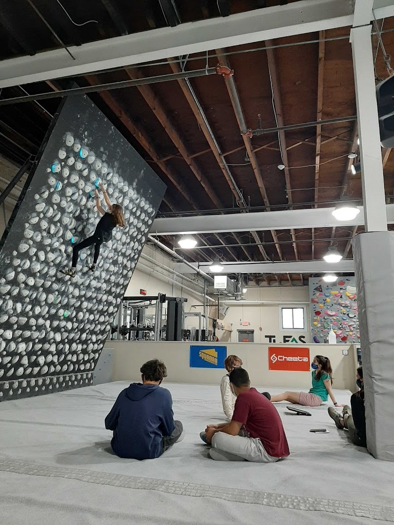  Tufas Boulder Lounge