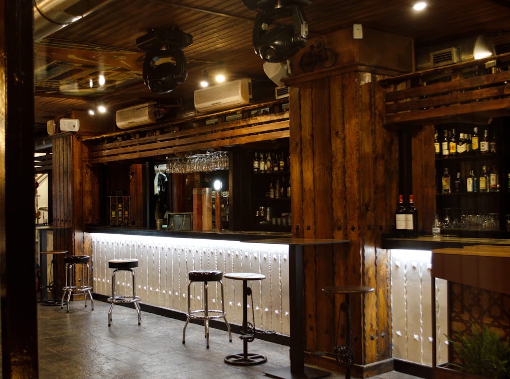 Clapton Rock Bar — Ambiente
