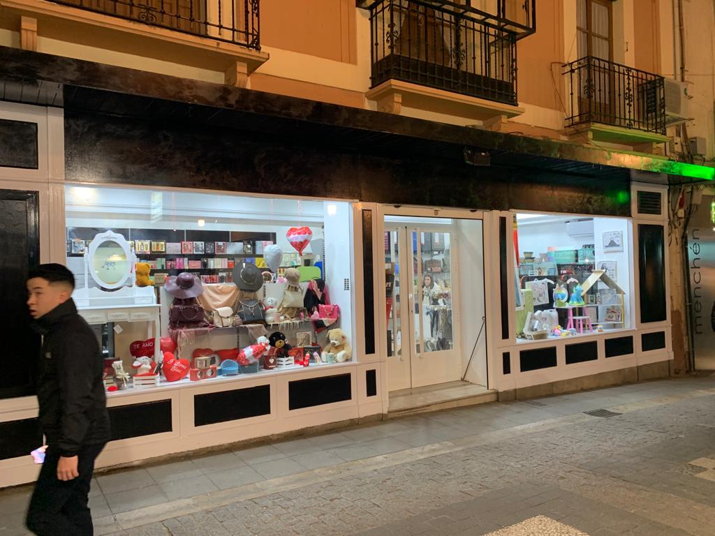 ESSENZA SHOP VALDEPENAS