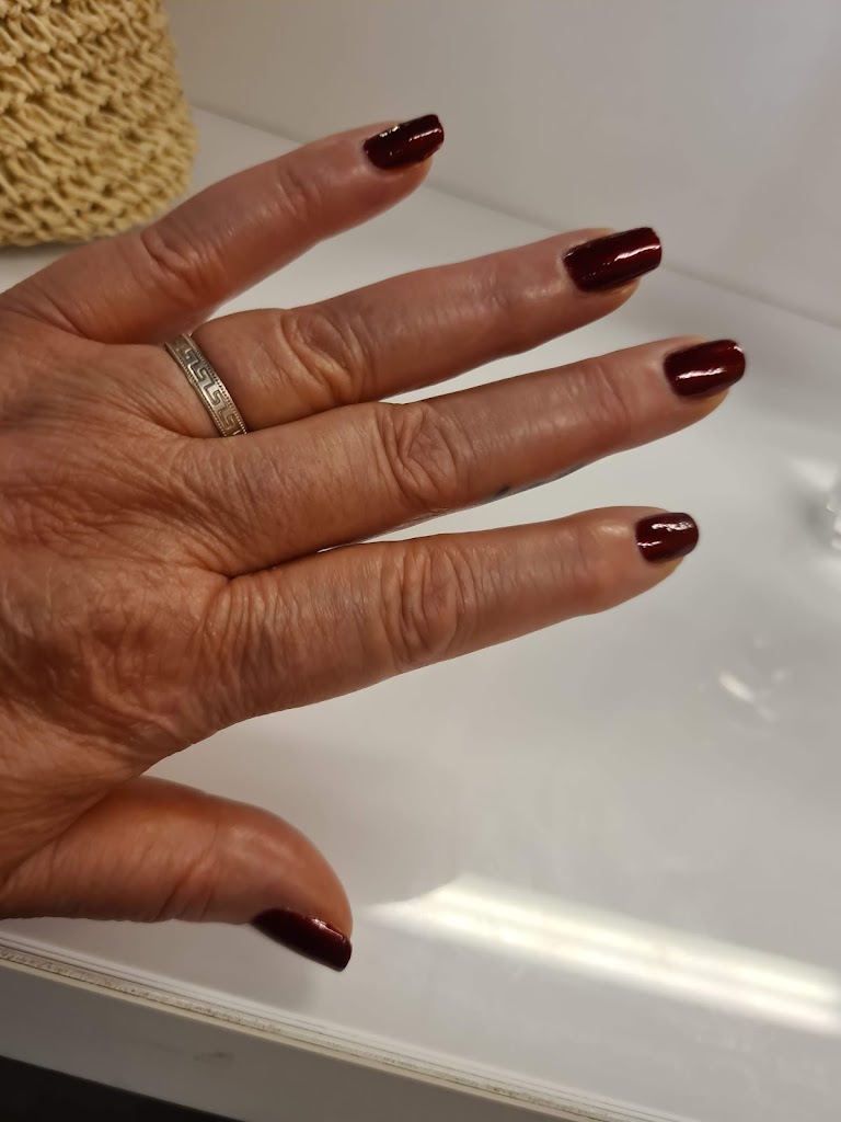 UNAS PILI MENDEBALDEA — Manicura