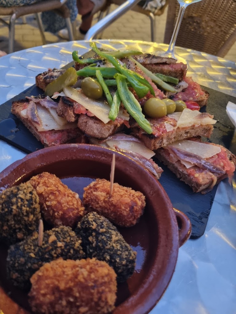 Bar Rita — Comida y bebida