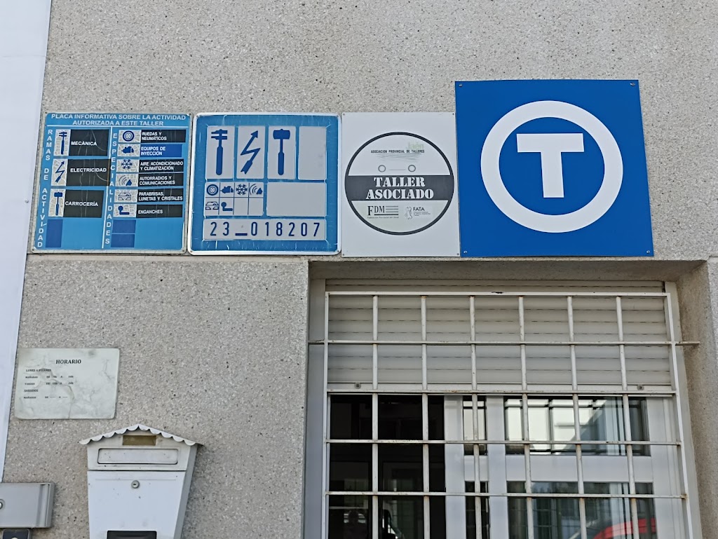 Taller Lizagar — Exterior