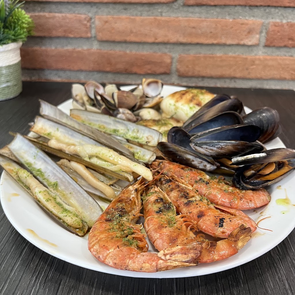 BAR-REST CURUCU — Comida y bebida