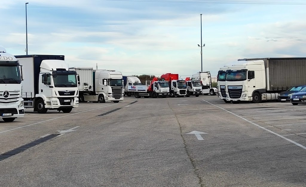 Centro de Transportes Pinto — Estacionamiento