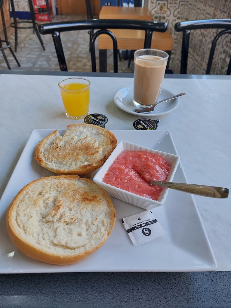 Bar Alcazar — Comida y bebida